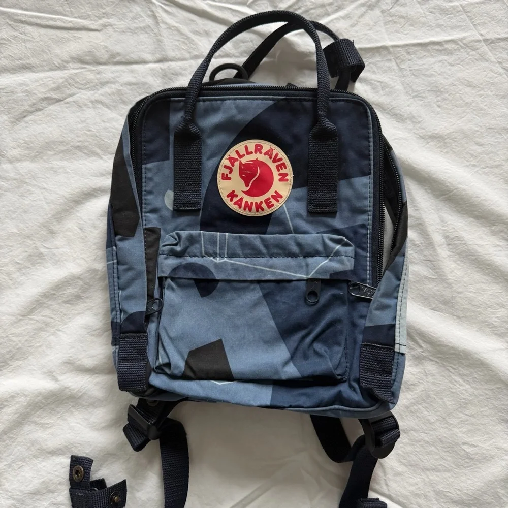 Fjallraven Kanken Art Mini Backpack in Ocean Deep‎